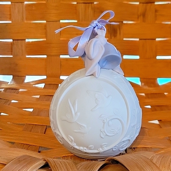 2001 LLADRO CHRISTMAS BALL - Picture 3 of 7